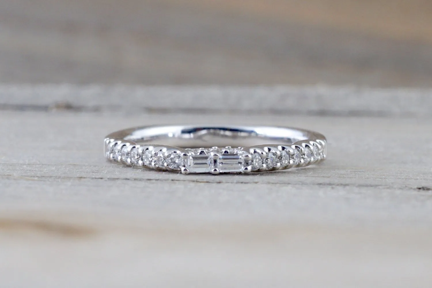 18kt White Gold Round Brilliant And Baguette Cut Diamond Ring Engagement Wedding Band Promise Fashion Design