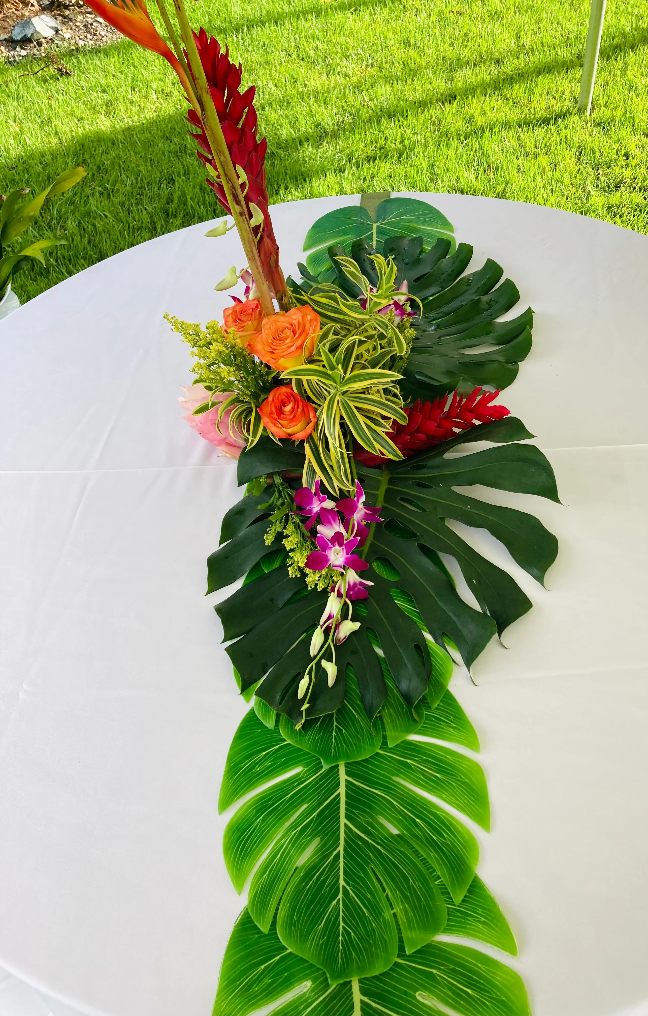 Tropical Table Arrangements