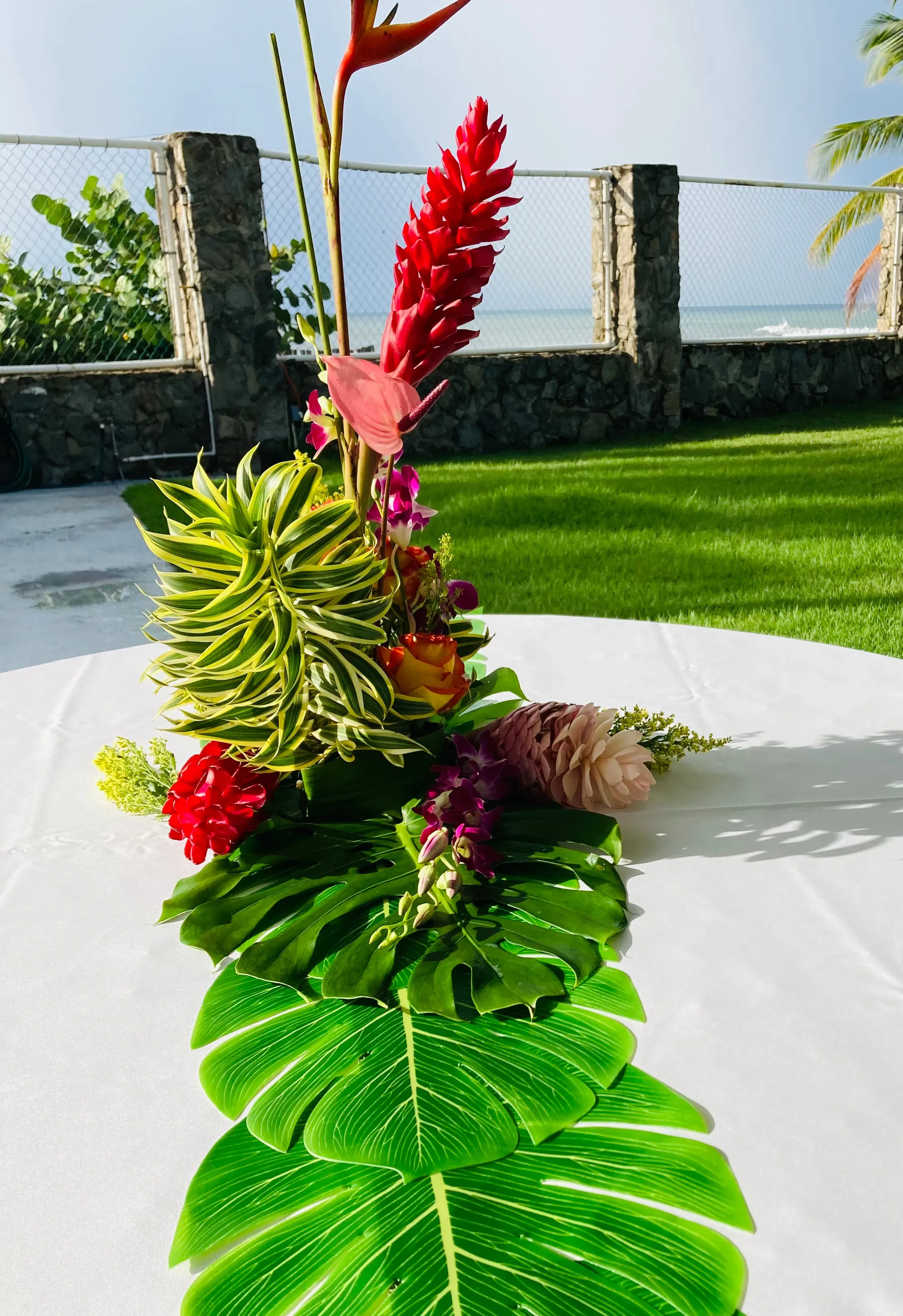 Tropical Table Arrangements