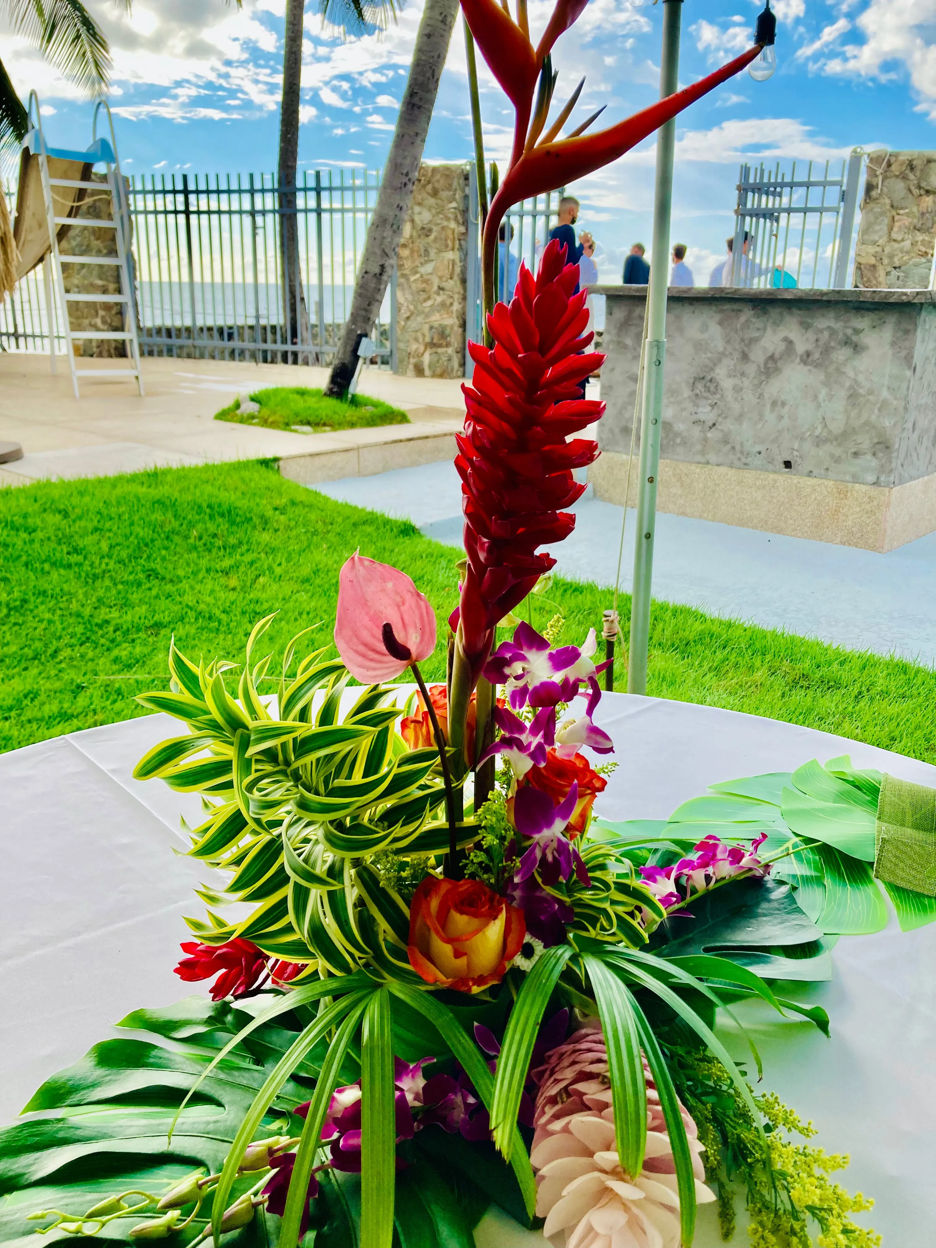 Tropical Table Arrangements