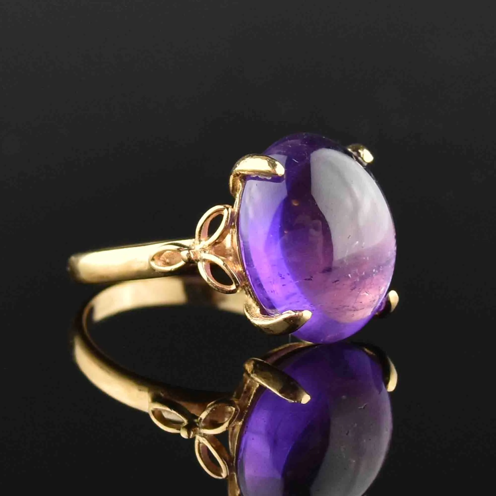 Vintage Amethyst Cabochon 14K Gold Ring